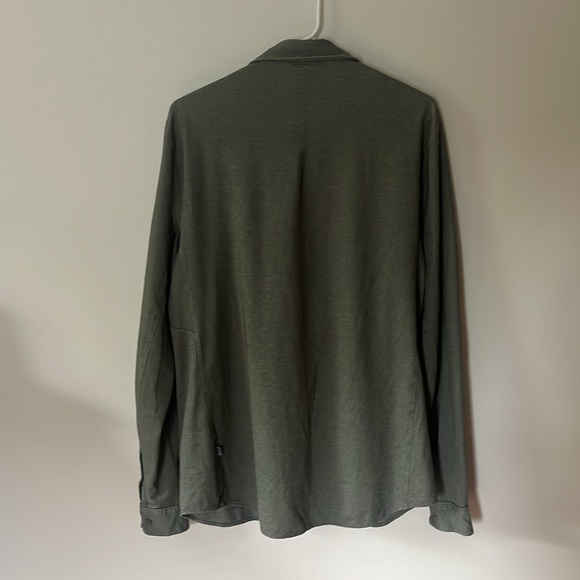 Men’s L LuLu Lemon Button up - Picture 4 of 4